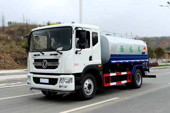 怎樣排除灑水車柴油機(jī)過早、過遲的噴油現(xiàn)象？