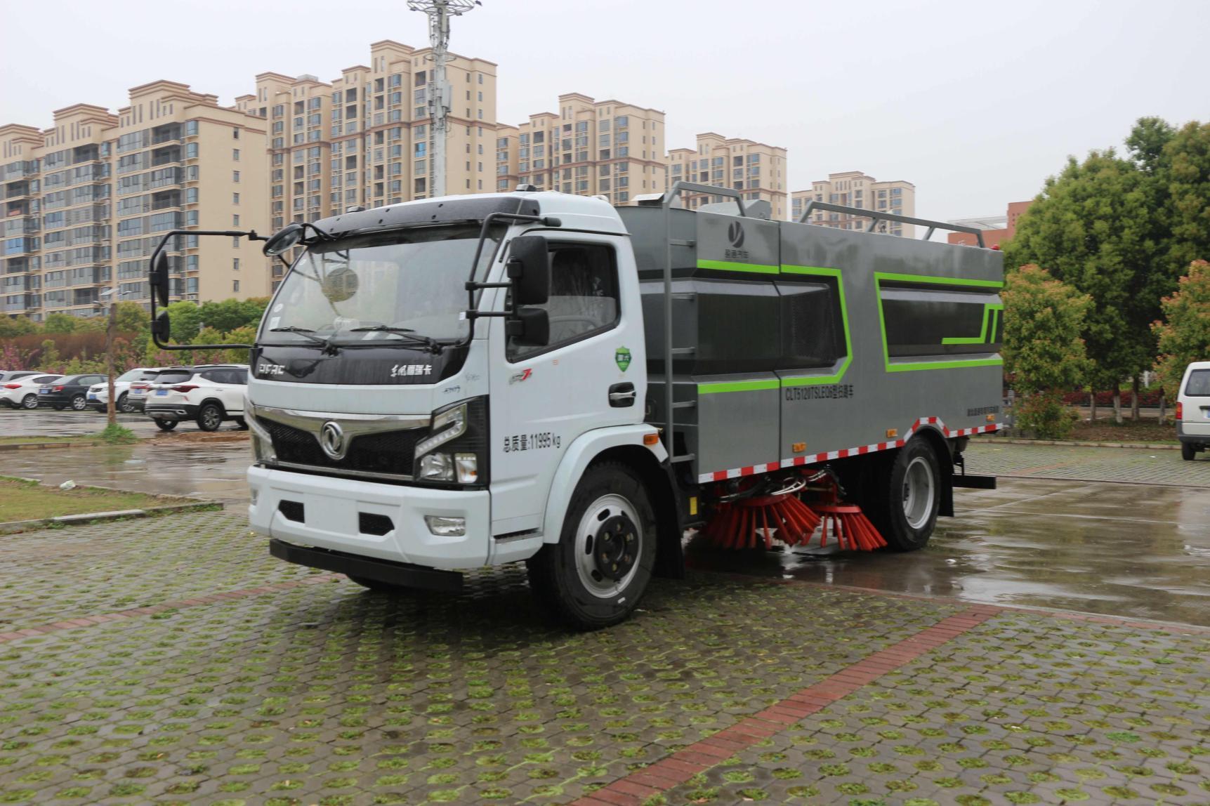 東風福瑞卡云內185馬力3800軸距掃路車